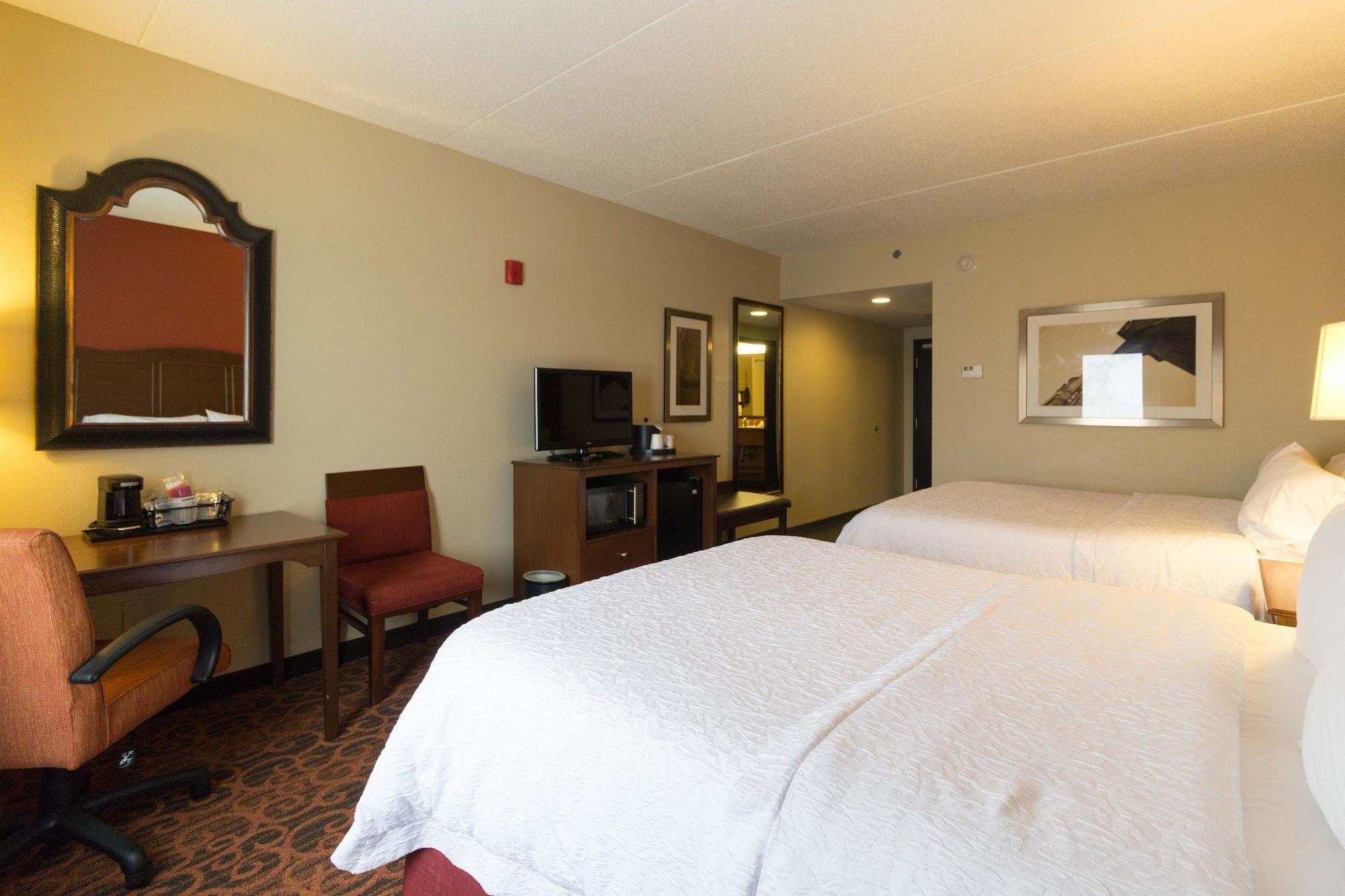 Hampton Inn Columbus-South Гров Сити Экстерьер фото