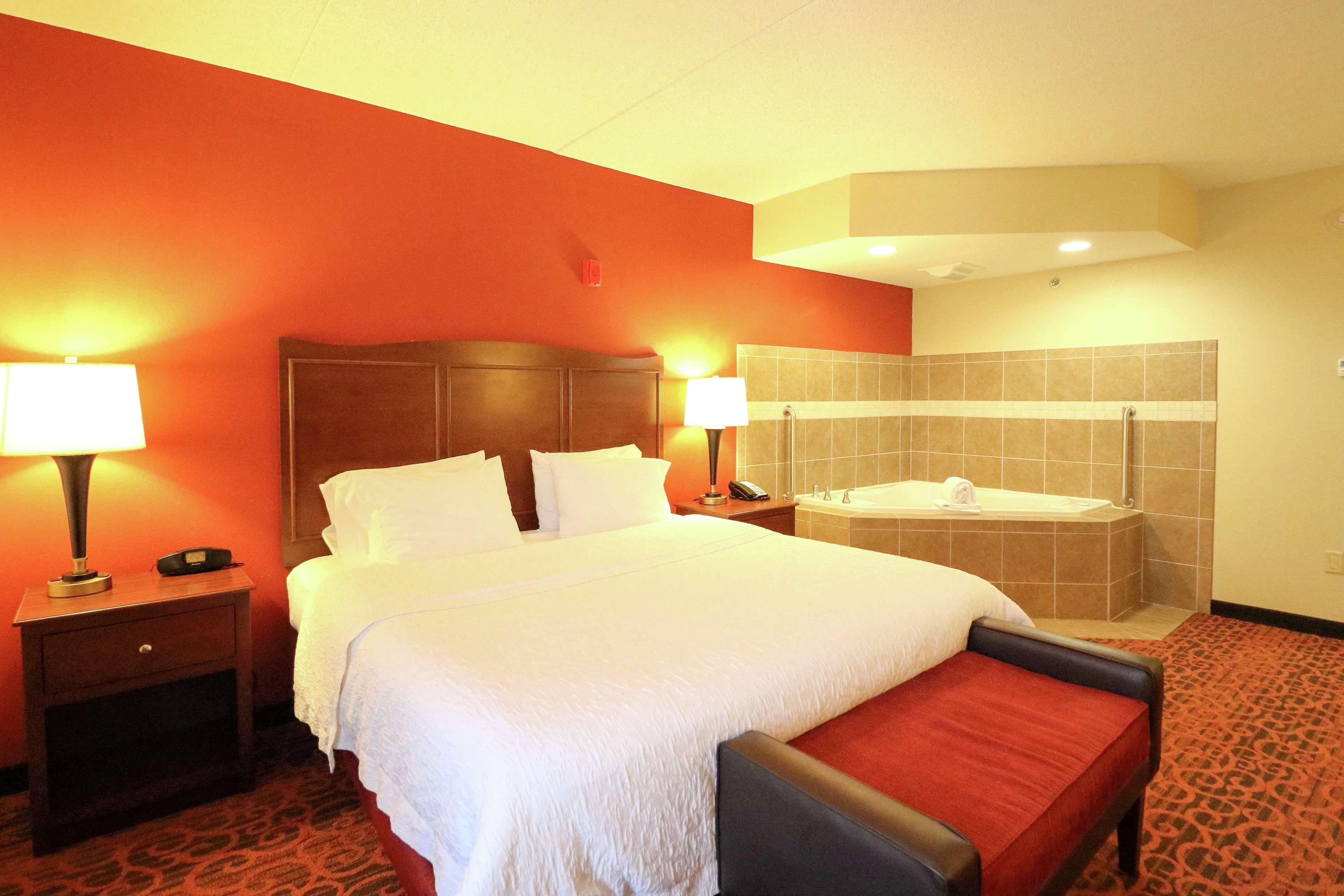 Hampton Inn Columbus-South Гров Сити Экстерьер фото