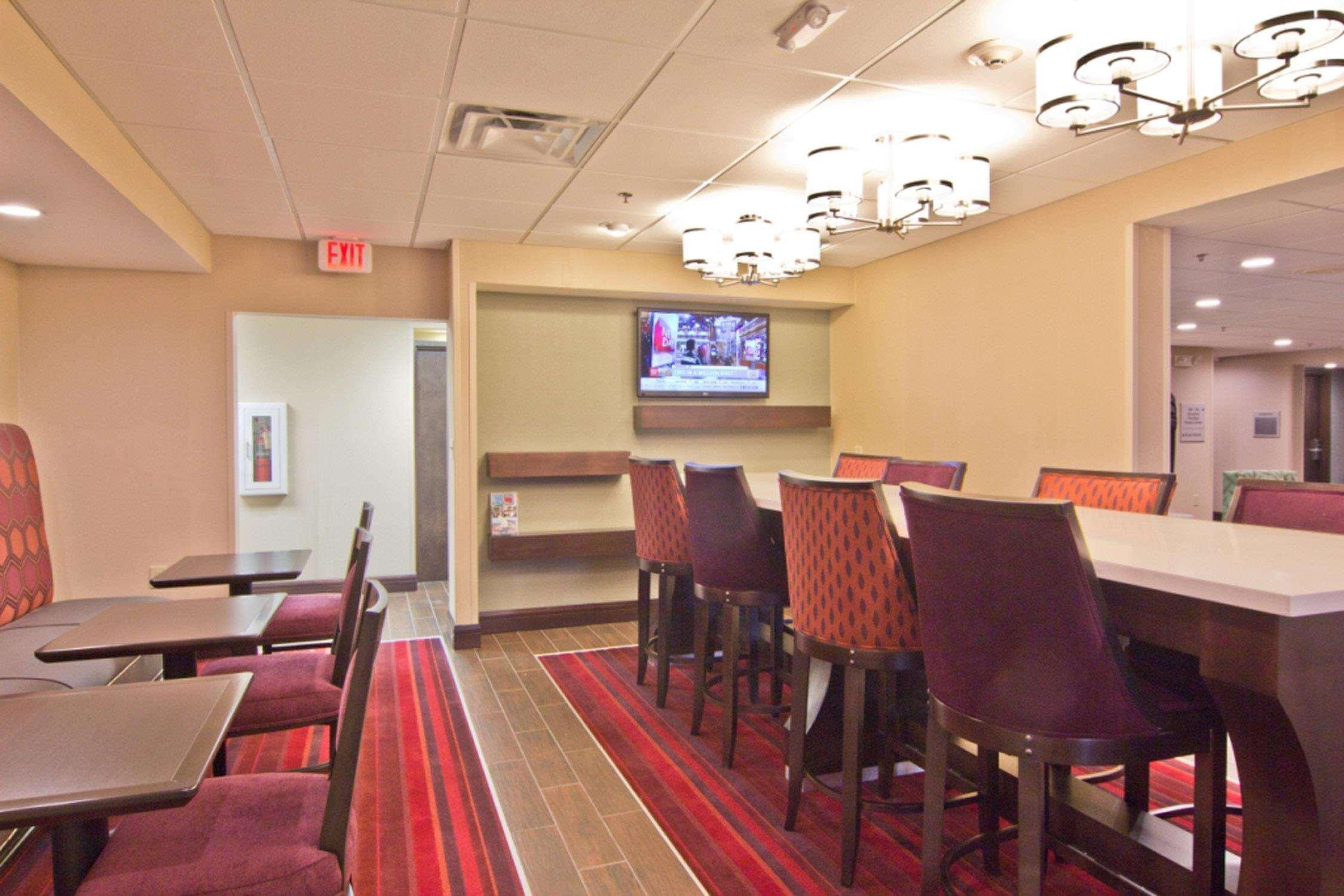 Hampton Inn Columbus-South Гров Сити Экстерьер фото