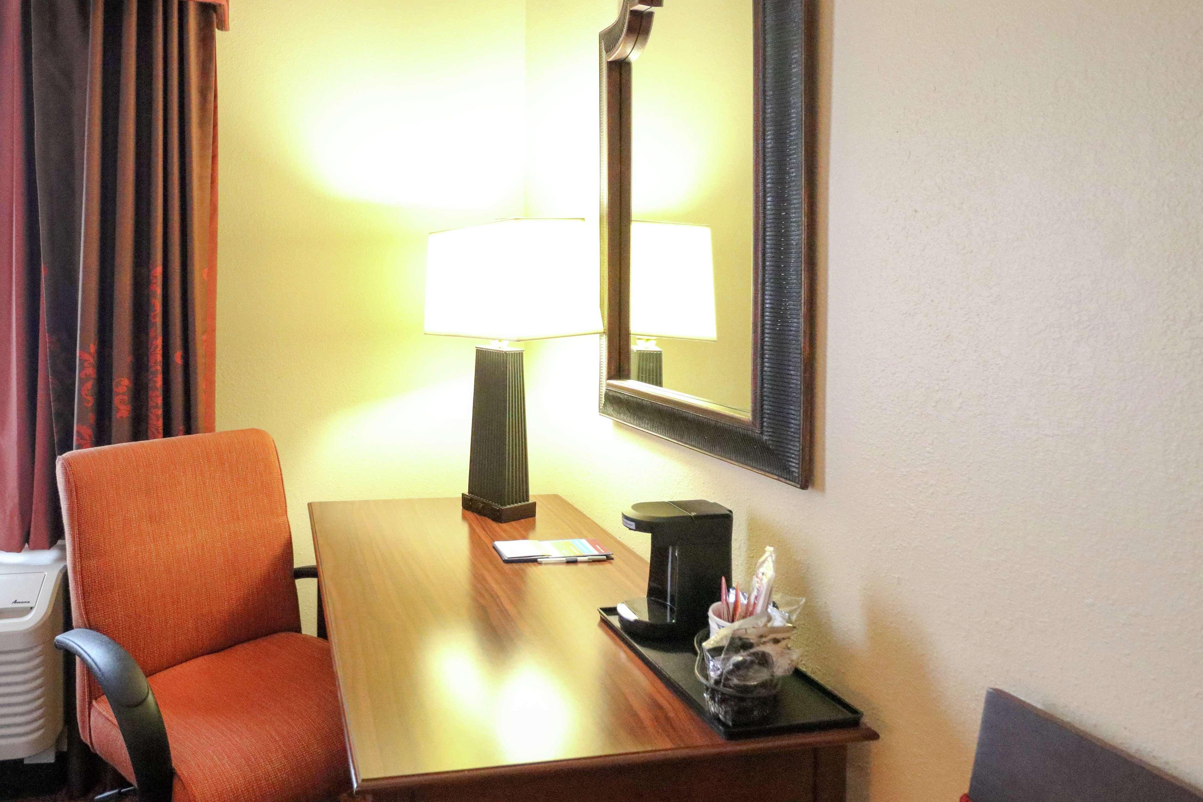 Hampton Inn Columbus-South Гров Сити Экстерьер фото