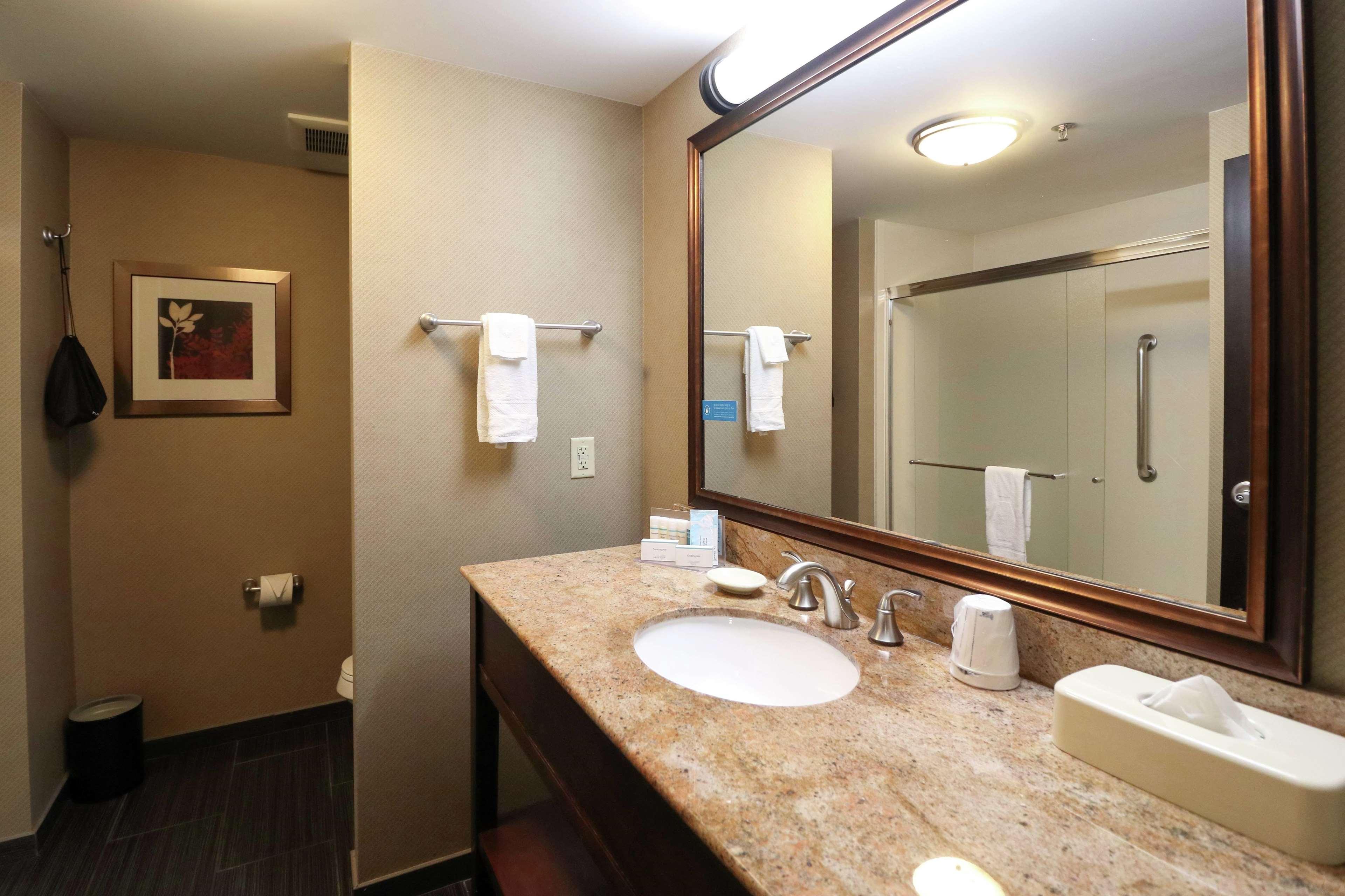 Hampton Inn Columbus-South Гров Сити Экстерьер фото