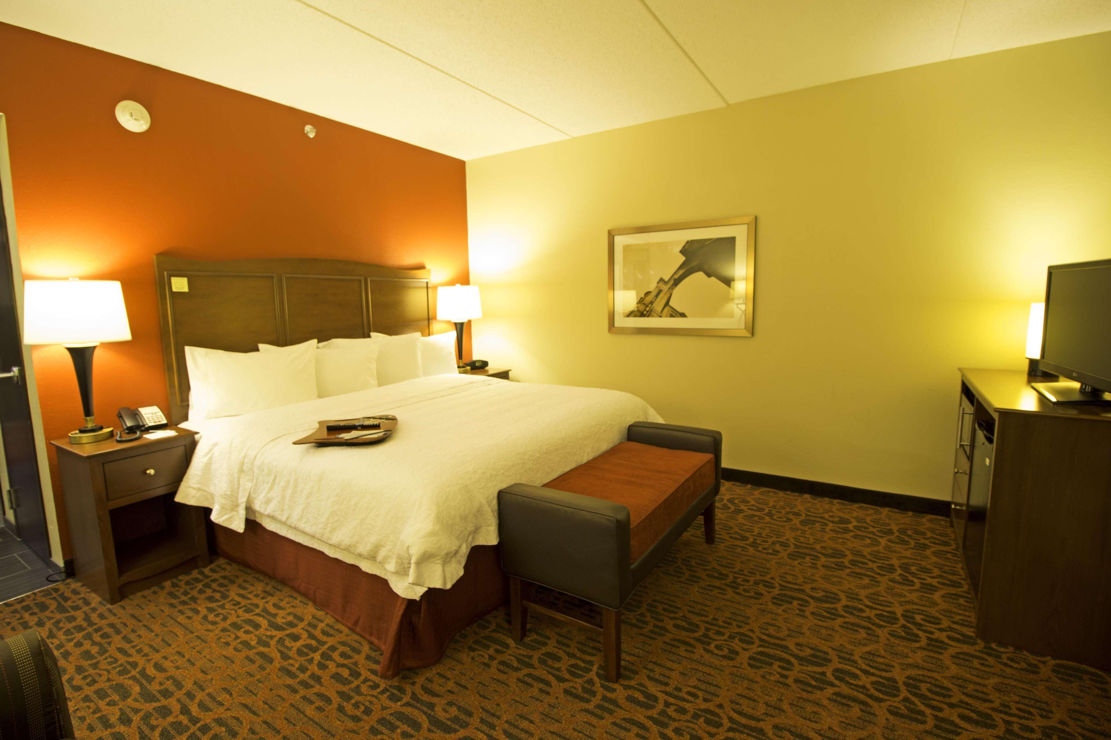 Hampton Inn Columbus-South Гров Сити Экстерьер фото
